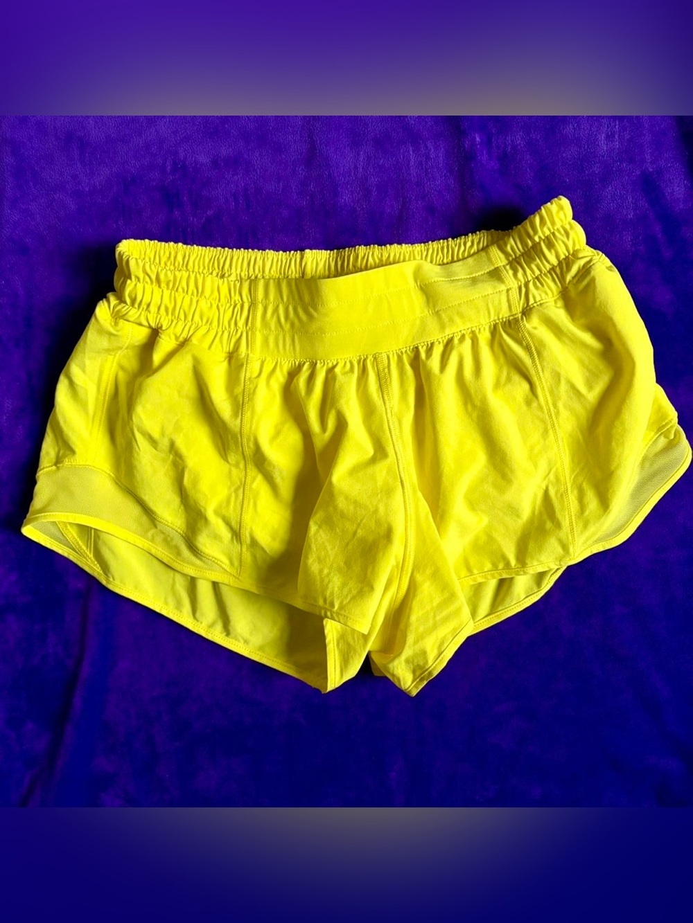 lululemon athletica Yellow Women's Athletic Shorts Hotty Hot low-rise short 2.5”